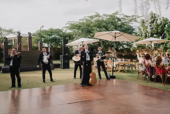 Home grupo de mariachis desconocidos (1) (2)